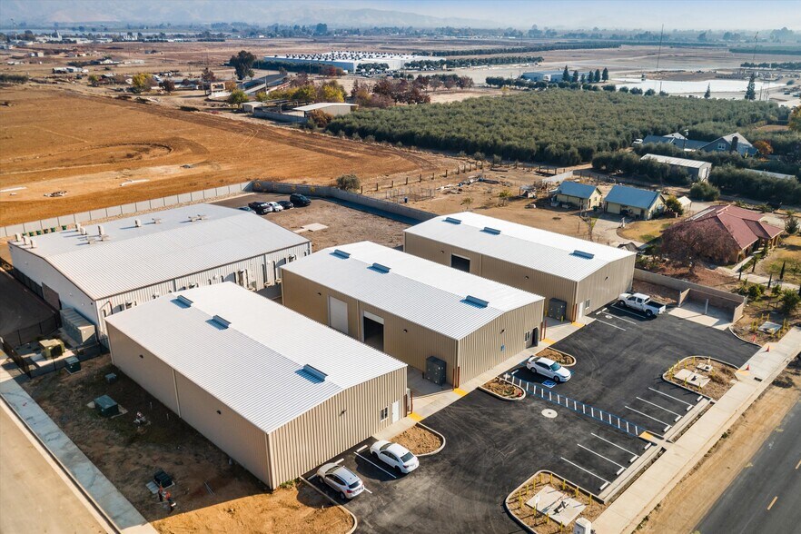 More Photos Of 136,146,156 S Blair Rd, Woodlake Industrial For Lease