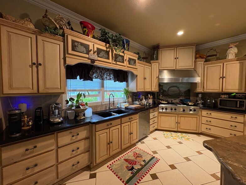 More Photos Of 6529 Asher Rd, Alvarado Specialty For Sale