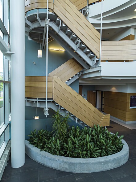 More Photos Of 14 Chamberlain Ave, Ottawa Office For Lease