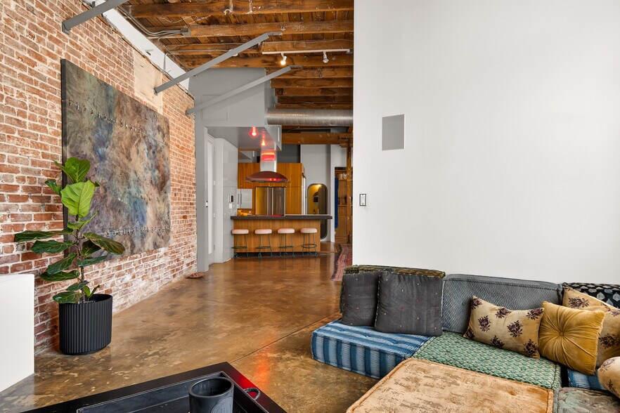 More Photos Of 120 Mildred Ave, Venice Loft Creative Space For Sale