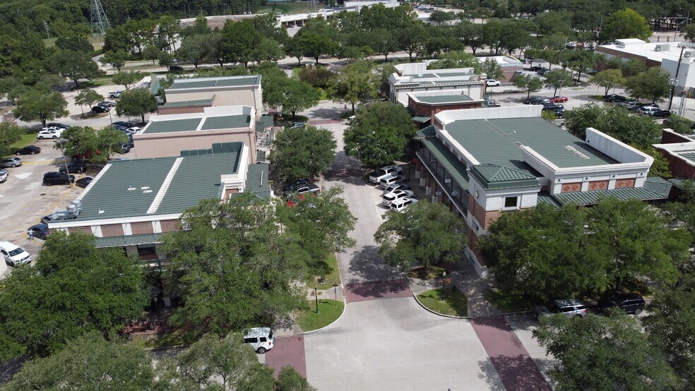 More Photos Of 8 N Main St, Kingwood Unknown For Lease