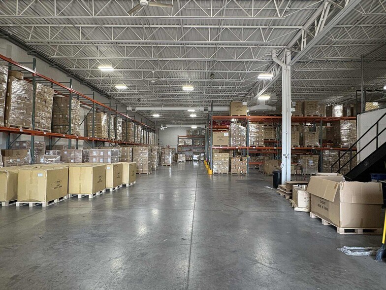 More Photos Of 9980 S Oakwood Park Dr, Franklin Manufacturing For Sale