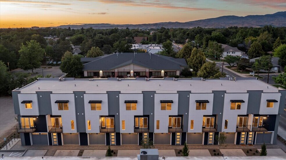 More Photos Of 1011 S Orchard St, Boise Apartments For Sale