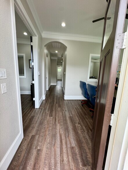 More Photos Of 19535 Champion Forest Dr, Spring Office For Sale