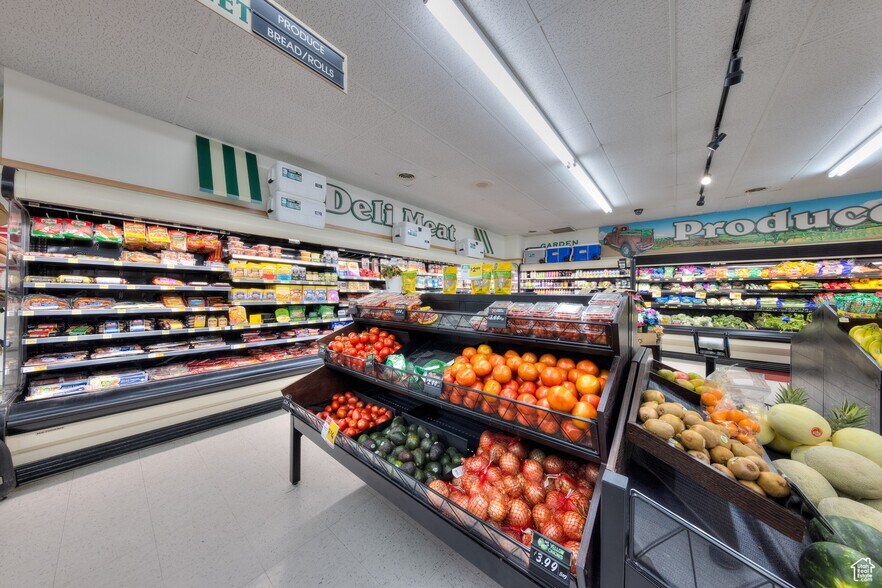 More Photos Of 80 S Broadway St, Green River Supermarket For Sale
