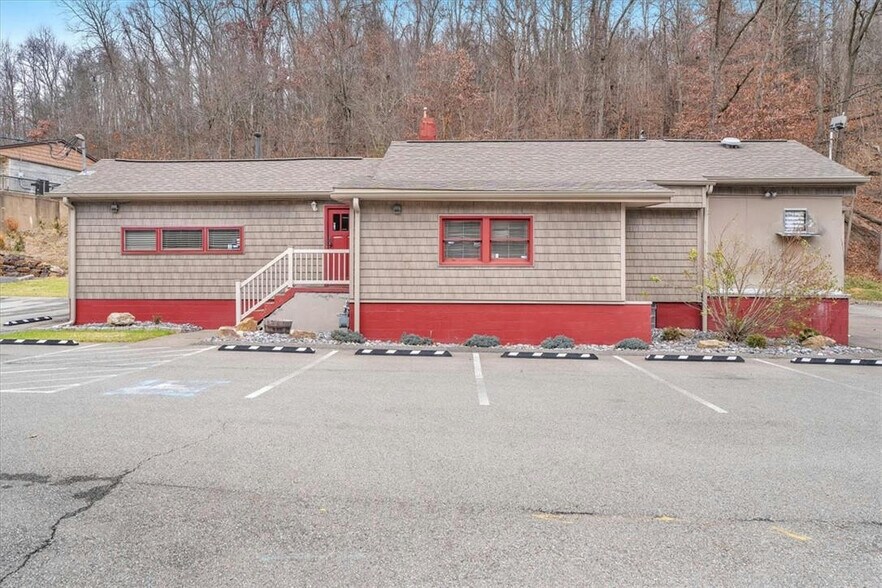 More Photos Of 3006 Lewis Run Rd, Clairton Restaurant For Sale