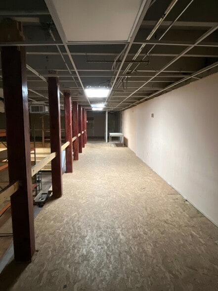 More Photos Of 106 Free Hill Rd, Hendersonville Warehouse For Lease
