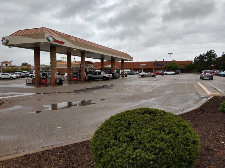 More Photos Of 3311 N Sterling Ave, Peoria General Retail For Sale