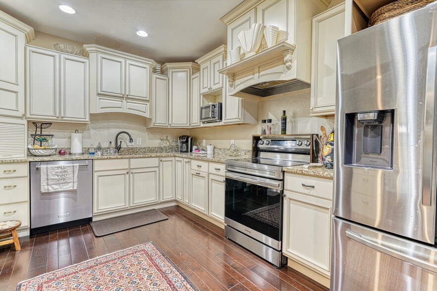 More Photos Of 1234 Manitoba Ave, South Milwaukee Specialty For Sale