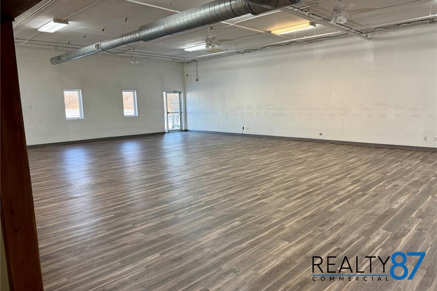 More Photos Of 266 Blairs Ferry Rd NE, Cedar Rapids Storefront For Lease
