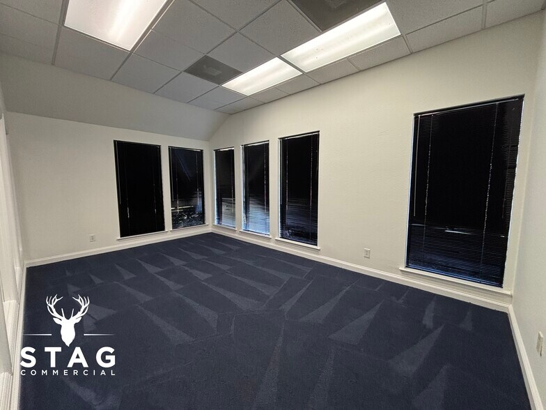 More Photos Of 376 W Main St, Lewisville Medical For Sale