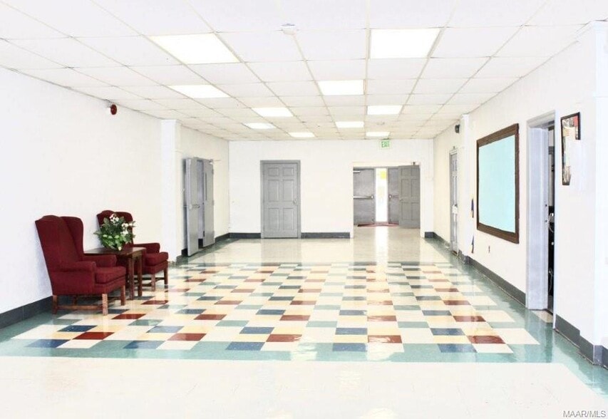 More Photos Of 2005 N Country Club Dr, Montgomery Schools For Sale