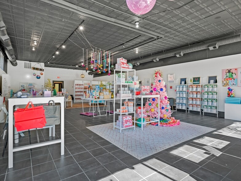 More Photos Of 14 Lodge St, Asheville Storefront Retail Office For Lease