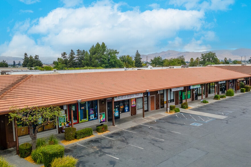 More Photos Of 191 San Felipe Rd, Hollister Unknown For Lease