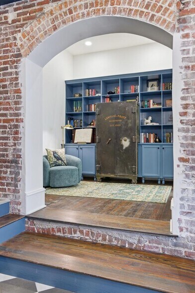 More Photos Of 525 Beaver St, Jacksonville Cemetery Mausoleum For Lease