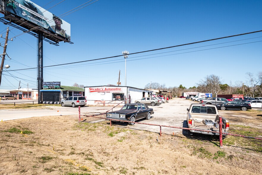 More Photos Of 2025 FM 1960 Bypass Rd E, Humble General Retail For Sale