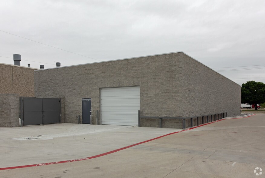 More Photos Of 3360 E Belt Line Rd, Dallas General Retail For Lease