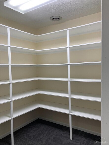 More Photos Of 771 Neeb Rd, Cincinnati Medical For Lease