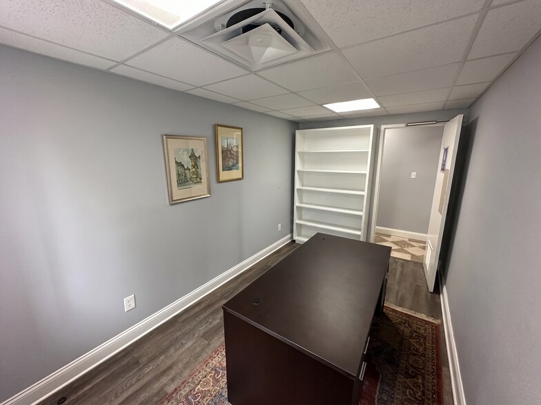 More Photos Of 6100 N Nebraska Ave, Tampa Office For Lease