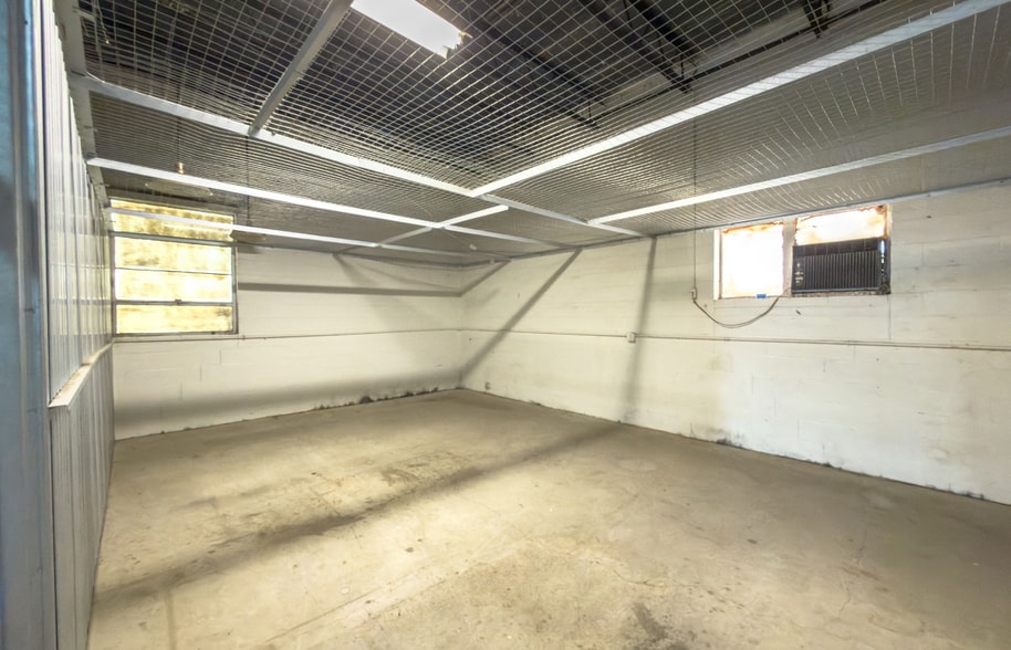 More Photos Of 6704 Williamson Rd, Hollins Storefront For Sale
