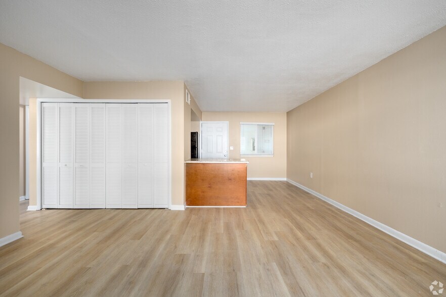 More Photos Of 8372 Beacon Blvd, Fort Myers Apartments For Sale