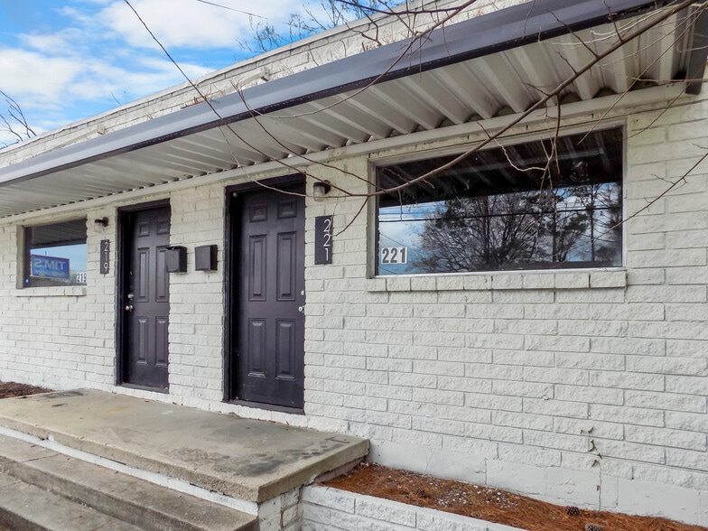 More Photos Of 215-221 W Bassett St, Rocky Mount Freestanding For Sale