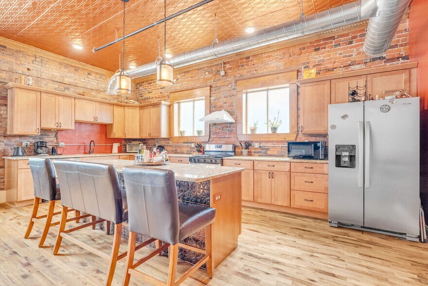 More Photos Of 306-310 Huron Ave, Port Huron Freestanding For Sale