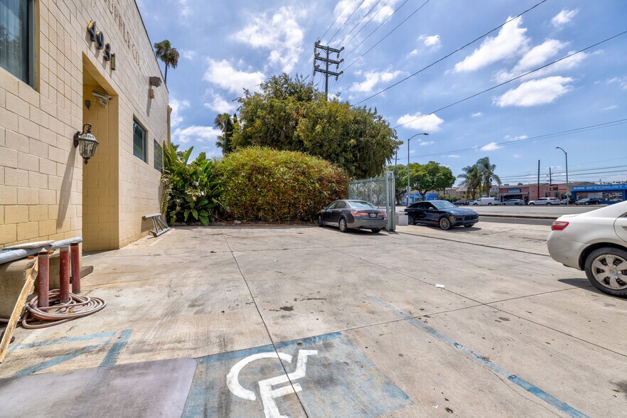 More Photos Of 4931 Venice Blvd, Los Angeles Storefront For Lease