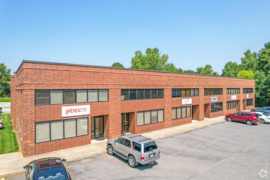 More Photos Of 422 Crompton St, Charlotte Light Manufacturing For Lease