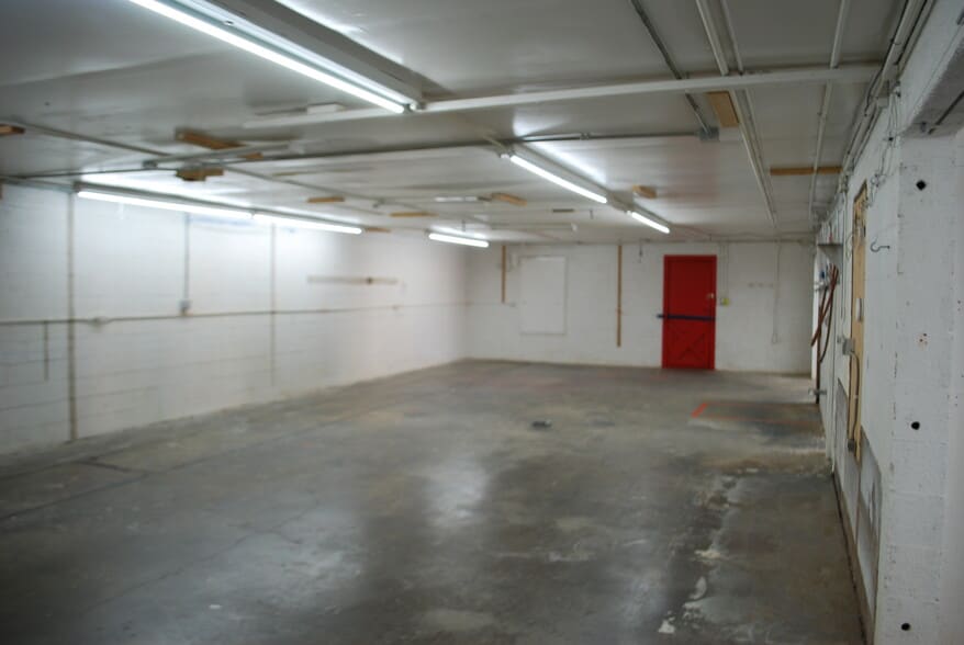 More Photos Of 2510 Mitchell St, Knoxville Light Manufacturing For Lease