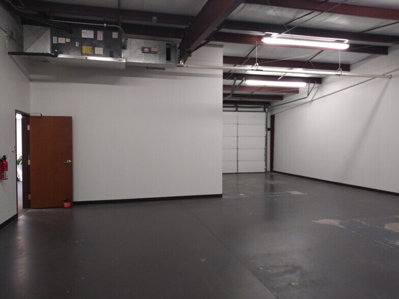 More Photos Of 8708 S Congress Ave, Austin Light Distribution For Lease