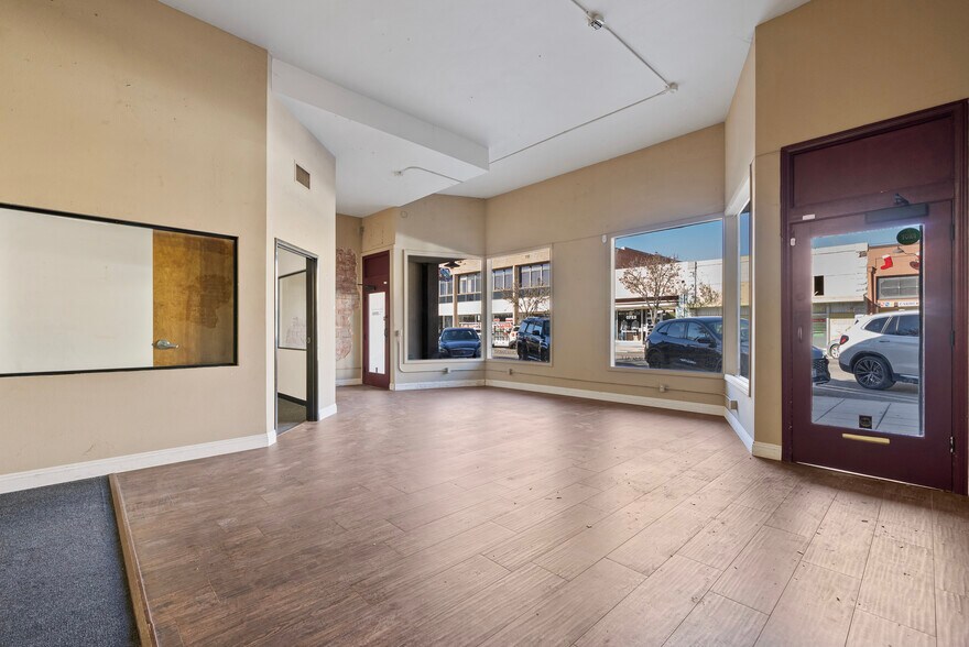 More Photos Of 940 E Main St, Santa Paula Storefront For Lease