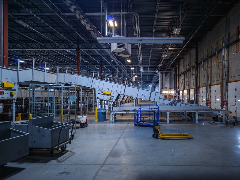 More Photos Of 550 Long Beach Blvd, Stratford Distribution For Lease