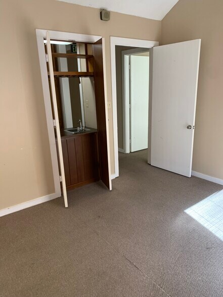 More Photos Of 11715 Bricksome Ave, Baton Rouge Office For Sale