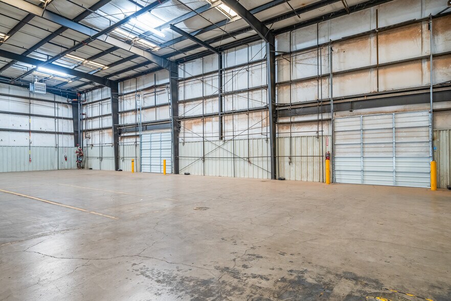 More Photos Of 2307 N Tx-289-loop, Lubbock Truck Terminal For Lease