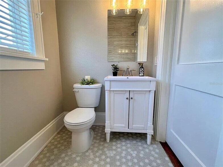 More Photos Of 725 W Central Ave, Winter Haven Office Residential For Lease