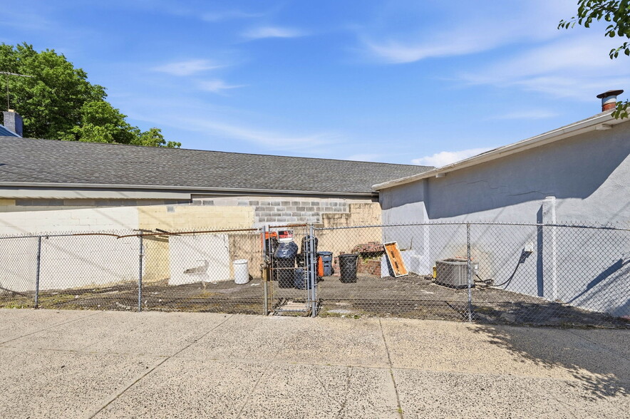 More Photos Of 625-627 Springfield Ave, Newark Storefront For Sale