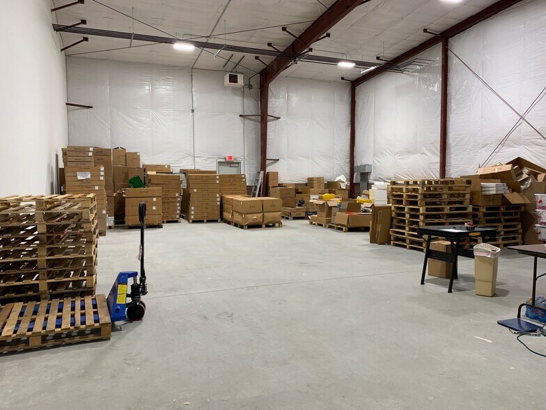 More Photos Of 305 Ruthar Dr, Newark Warehouse For Lease