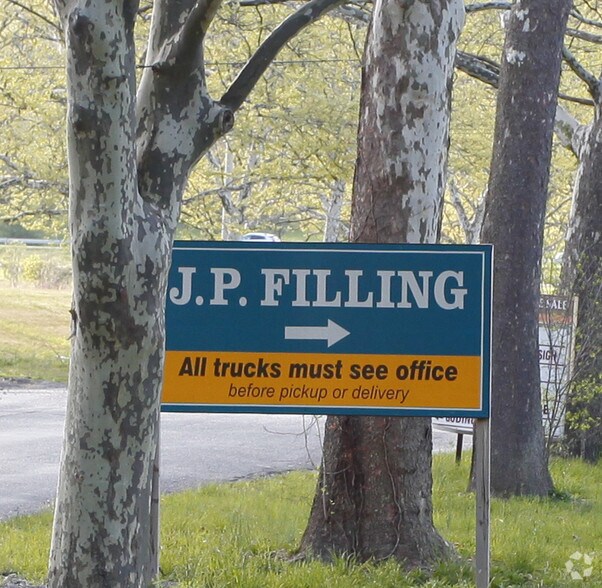 More Photos Of 20 Industry Dr, Mountainville Warehouse For Lease