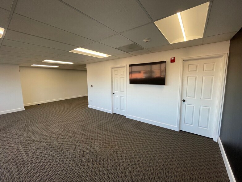 More Photos Of 6909 S Holly Cir, Centennial Office For Sale