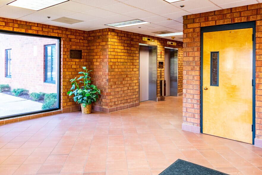 More Photos Of 7915 Malcolm Rd, Clinton Unknown For Lease