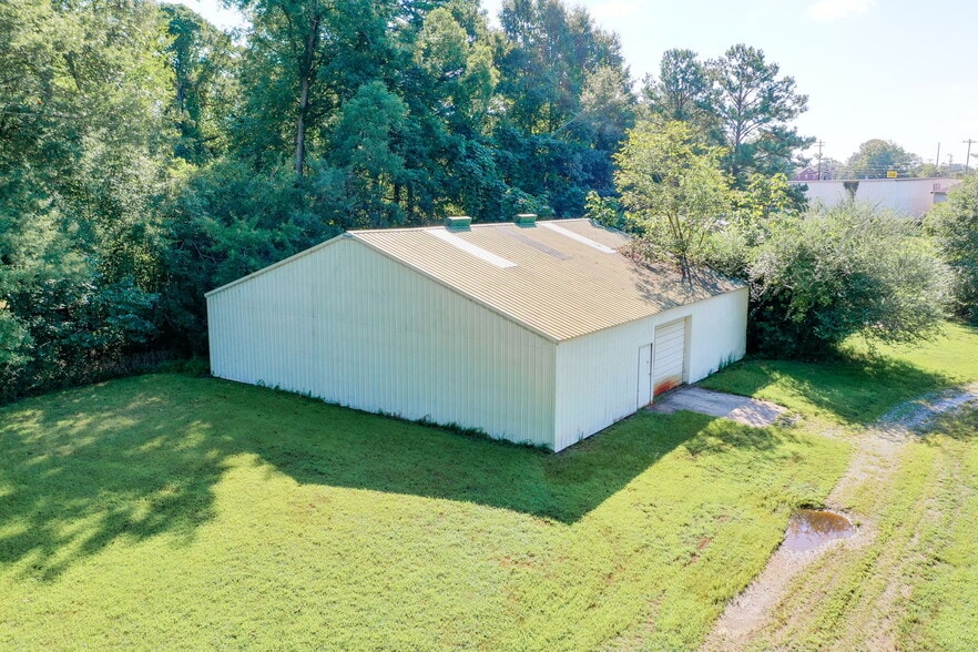 More Photos Of 208 Carolina Dr, Liberty Warehouse For Sale