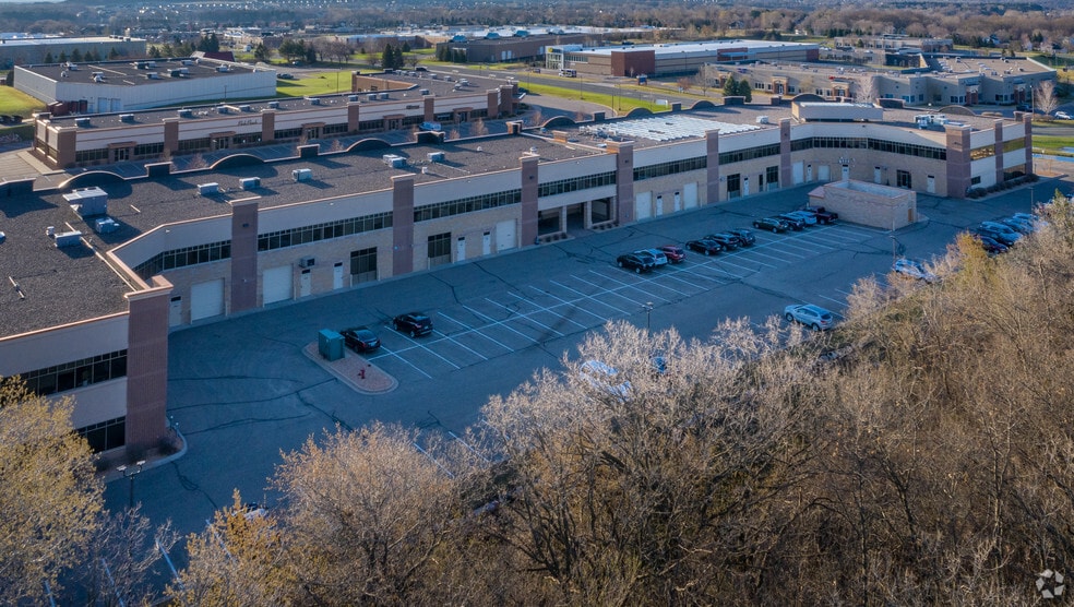 More Photos Of 670 Commerce Dr, Woodbury Unknown For Lease