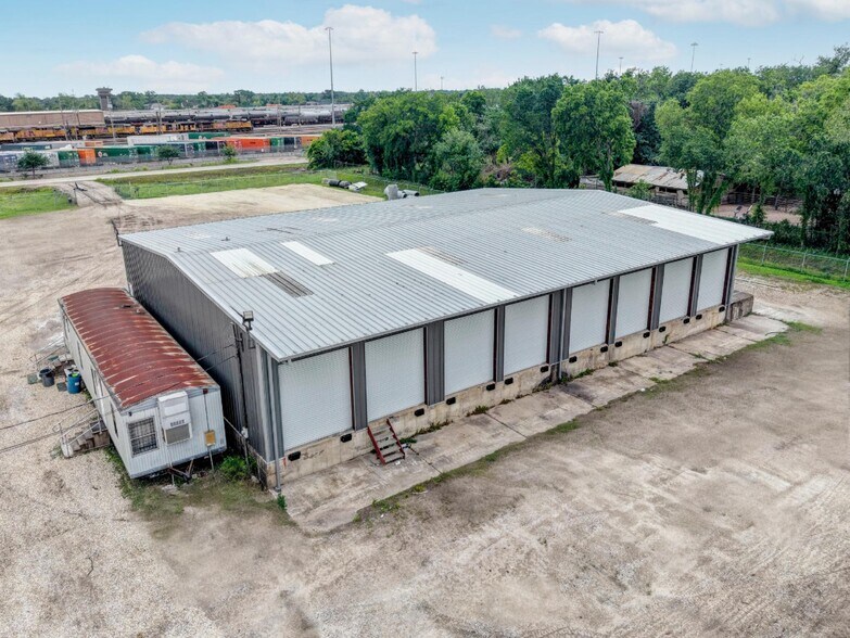 More Photos Of 6906-6916 Elbert St, Houston Warehouse For Lease