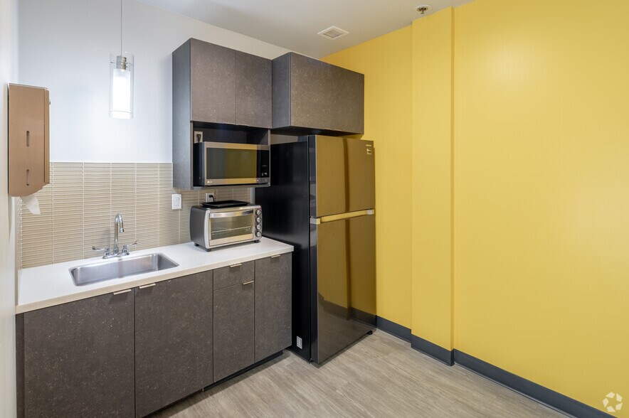 More Photos Of 3300 Irvine Ave, Newport Beach Medical For Lease