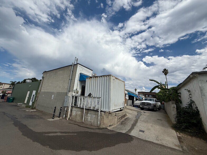 More Photos Of 7464 Draper Ave, La Jolla Service For Sale