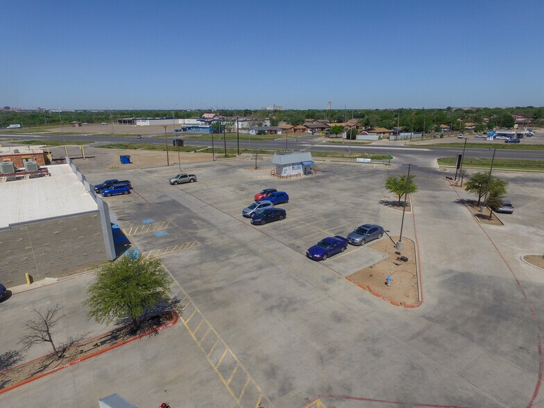 More Photos Of 1824 Parkway Dr, Lubbock Freestanding For Lease