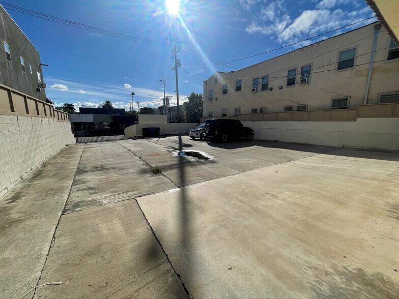 More Photos Of 4531 Fountain Ave, Los Angeles Office For Lease