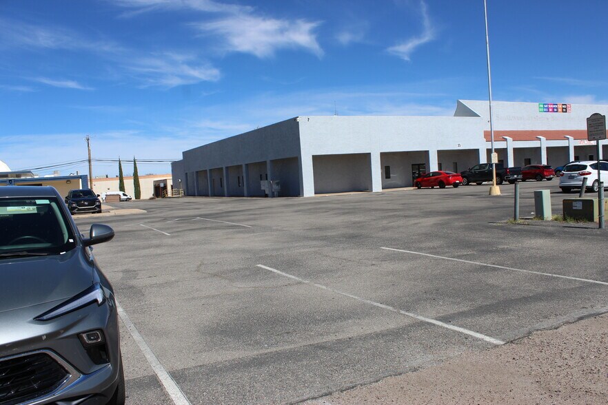 More Photos Of 35-161 E Wilcox Dr, Sierra Vista General Retail For Lease
