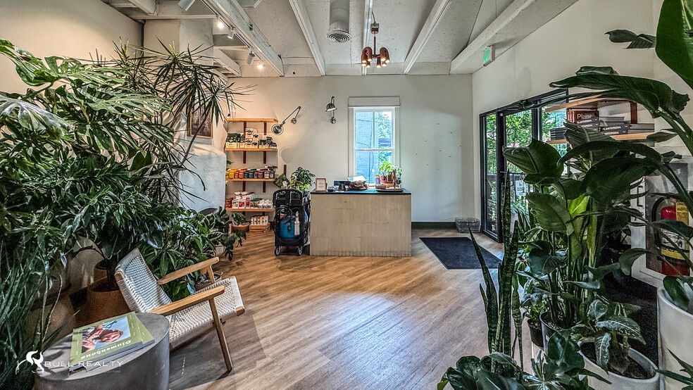 More Photos Of 1336 Glenwood Ave, Atlanta Restaurant For Sale